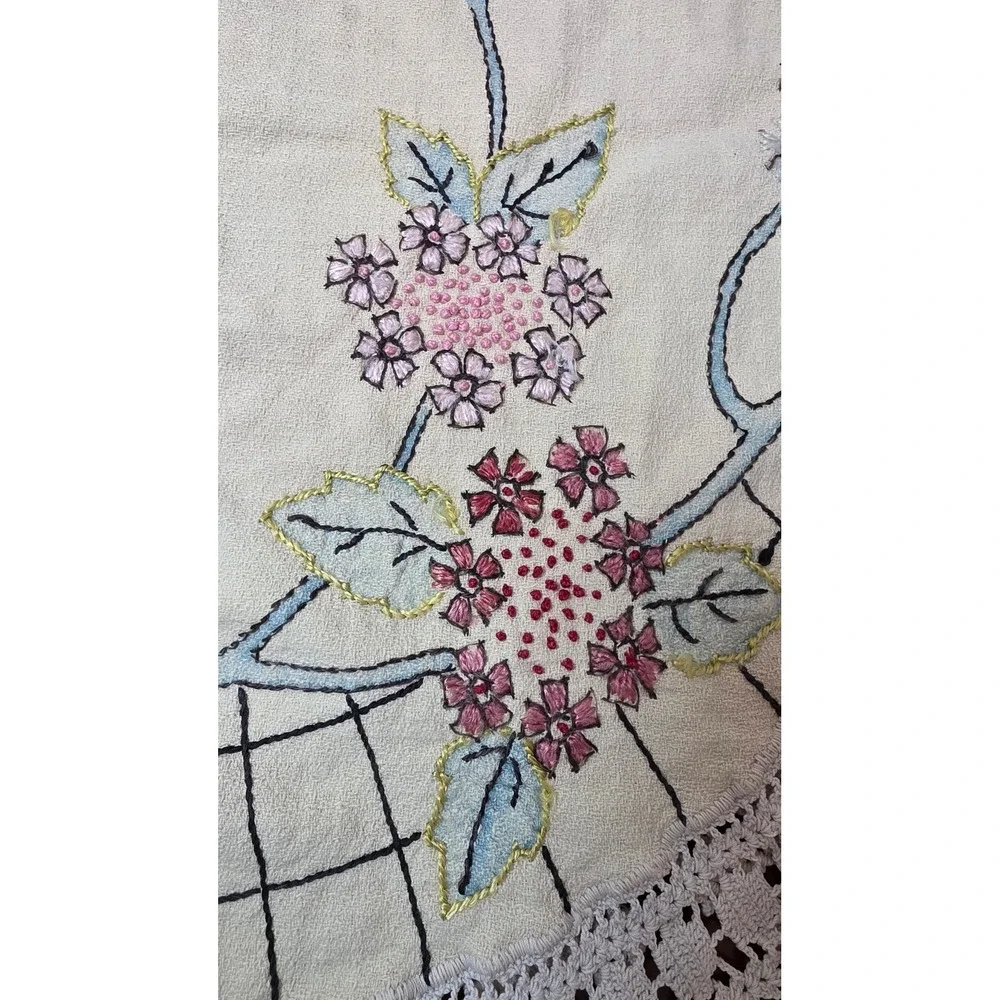 Unbranded Vintage Floral Embroidered Tablecloth Cream Crochet Lace Trim Cottage